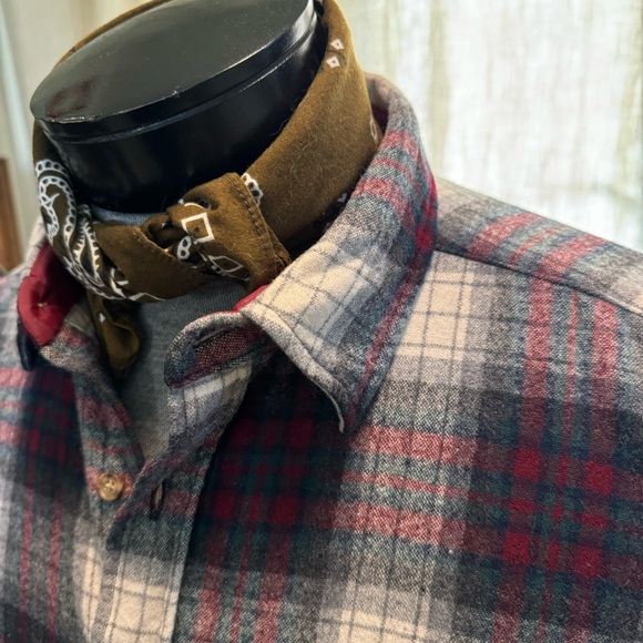 (L) Pendleton Vintage Plaid Virginia Wool, Camp Collar Button Up, single pocket - Picture 7 of 13